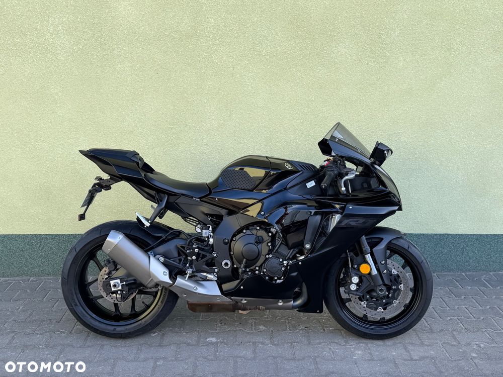 Yamaha R1 - 8