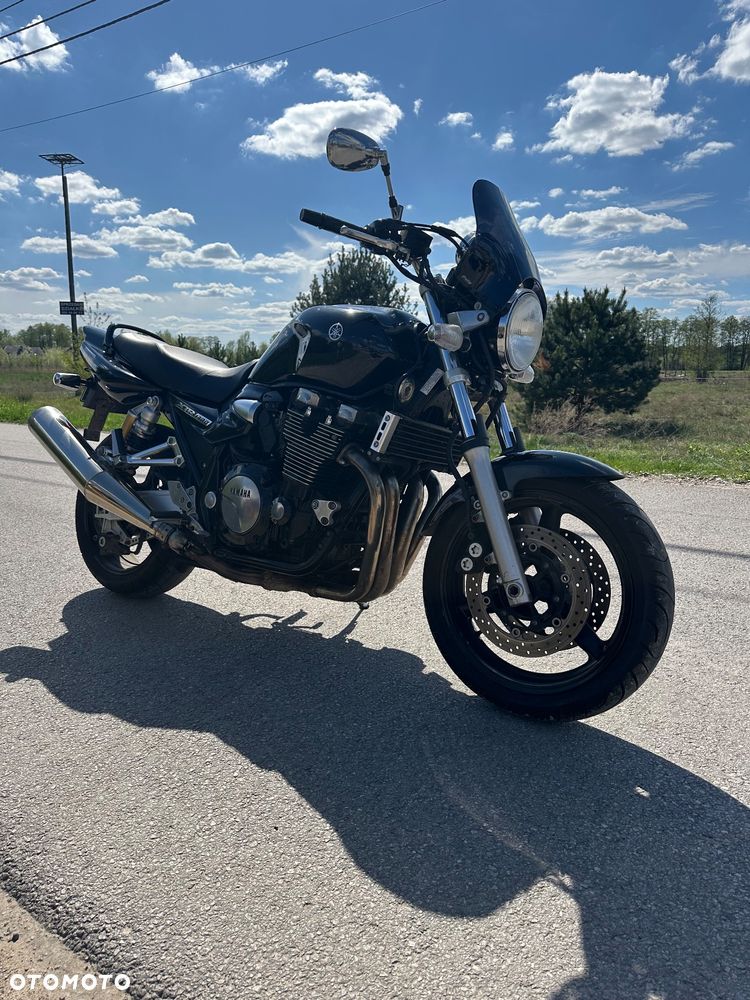 Yamaha XJR - 8