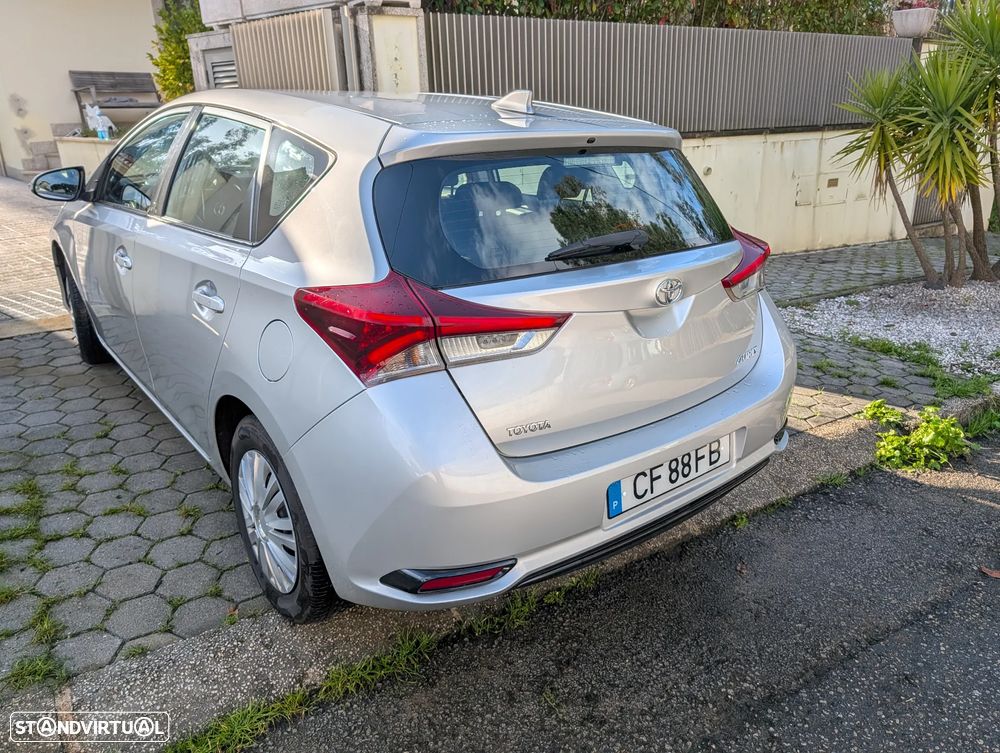 Toyota Auris 1.4 D-4D Design Edition - 11