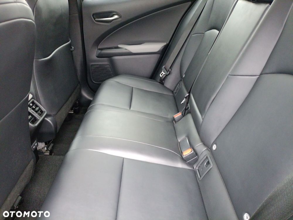 Lexus UX - 12