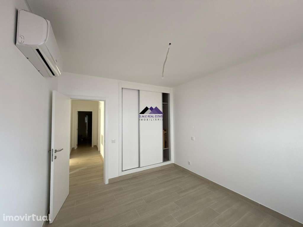 Moradia T0+4 com Garagem e Acesso Direto à Praia - Manta Rota - Grande imagem: 4/59