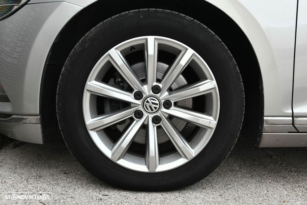 VW Passat Variant 2.0 TDI Highline - 25