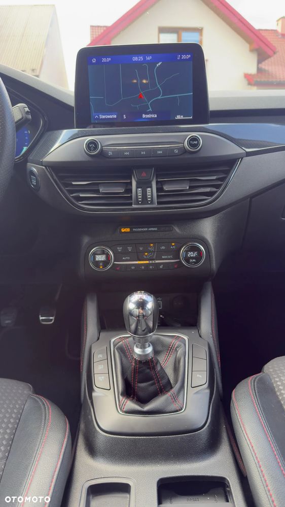 Ford Focus 1.0 EcoBoost mHEV ST-Line - 16