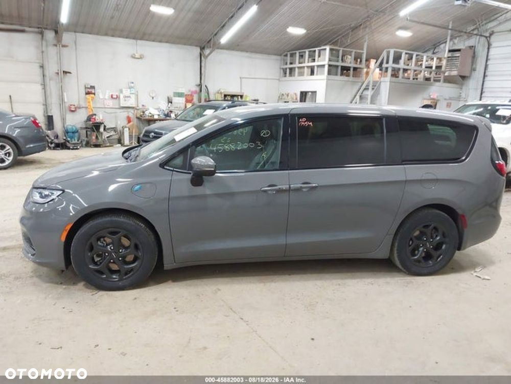 Chrysler Pacifica - 2