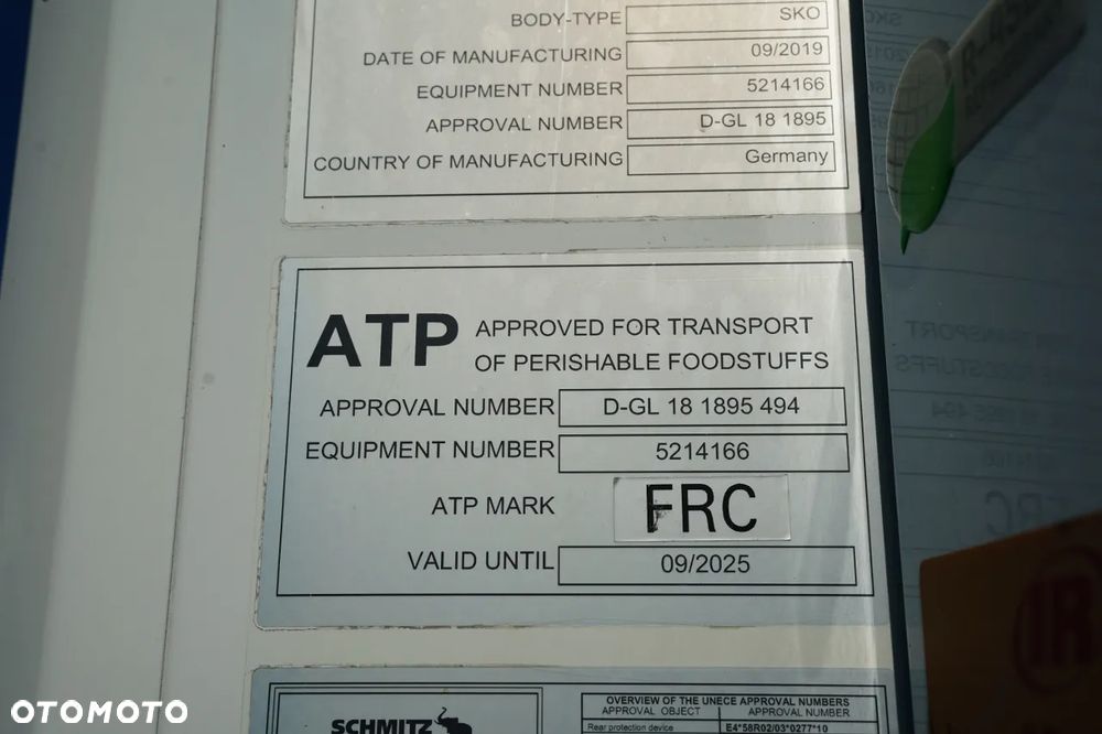 Schmitz Cargobull / CHŁODNIA / HAKÓWKA / THERMO KING SLXI 400 / PALECIARA / OŚ PODNOSZONA / - 30