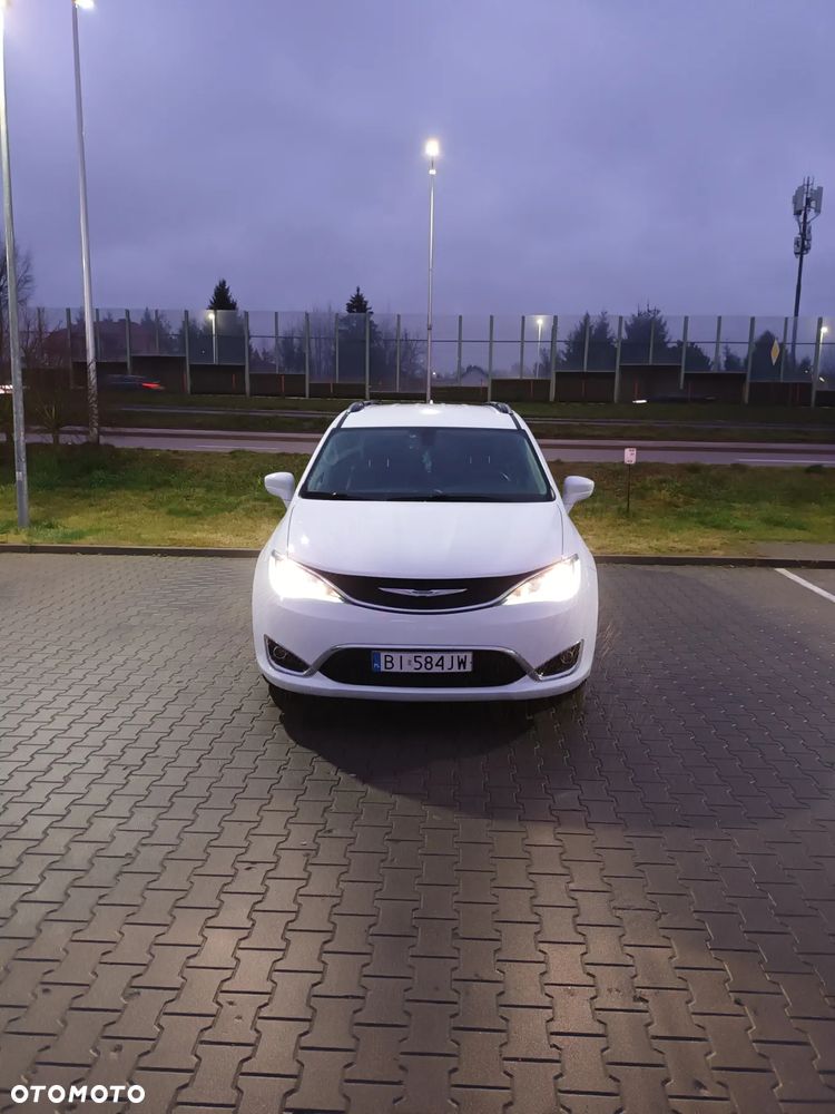 Chrysler Pacifica - 1