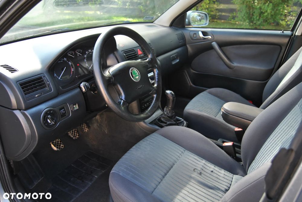 Skoda Octavia 1.6 Combi Ambiente - 5