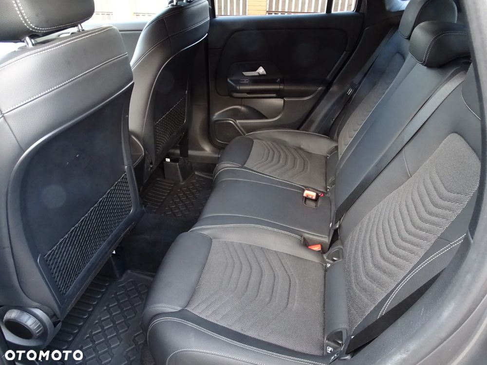Mercedes-Benz GLA 200 - 10