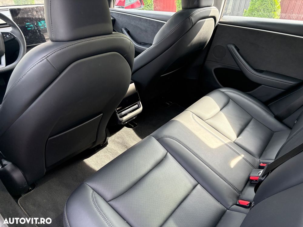 TESLA Model 3 2025 — imagine 10