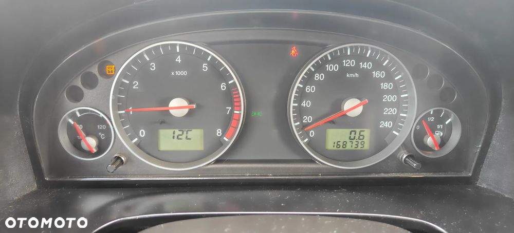 Ford Mondeo 1.8 X - 15