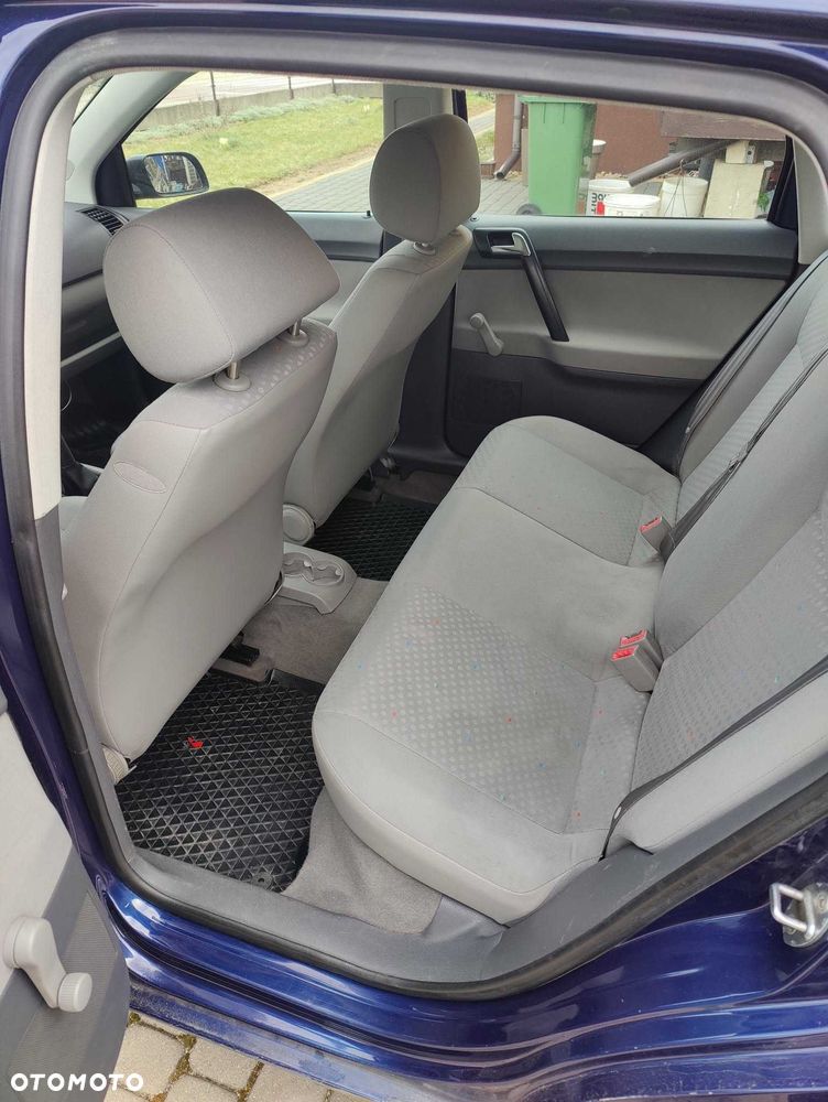 Volkswagen Polo - 8