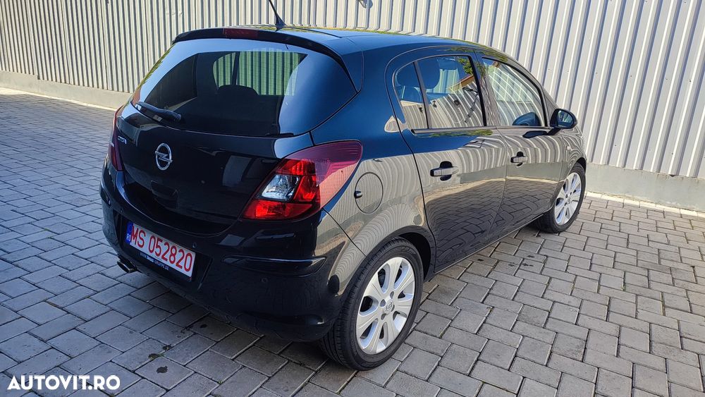 Opel Corsa 1.4 16V Color Edition - 4