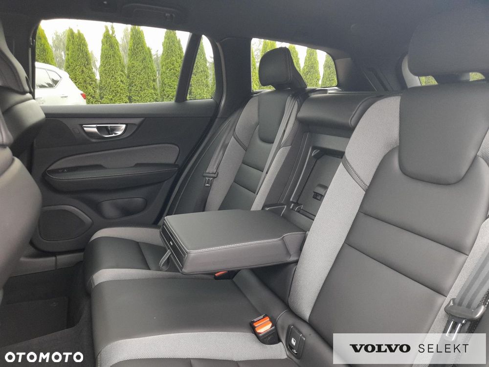 Volvo V60 B4 B Plus Dark - 19