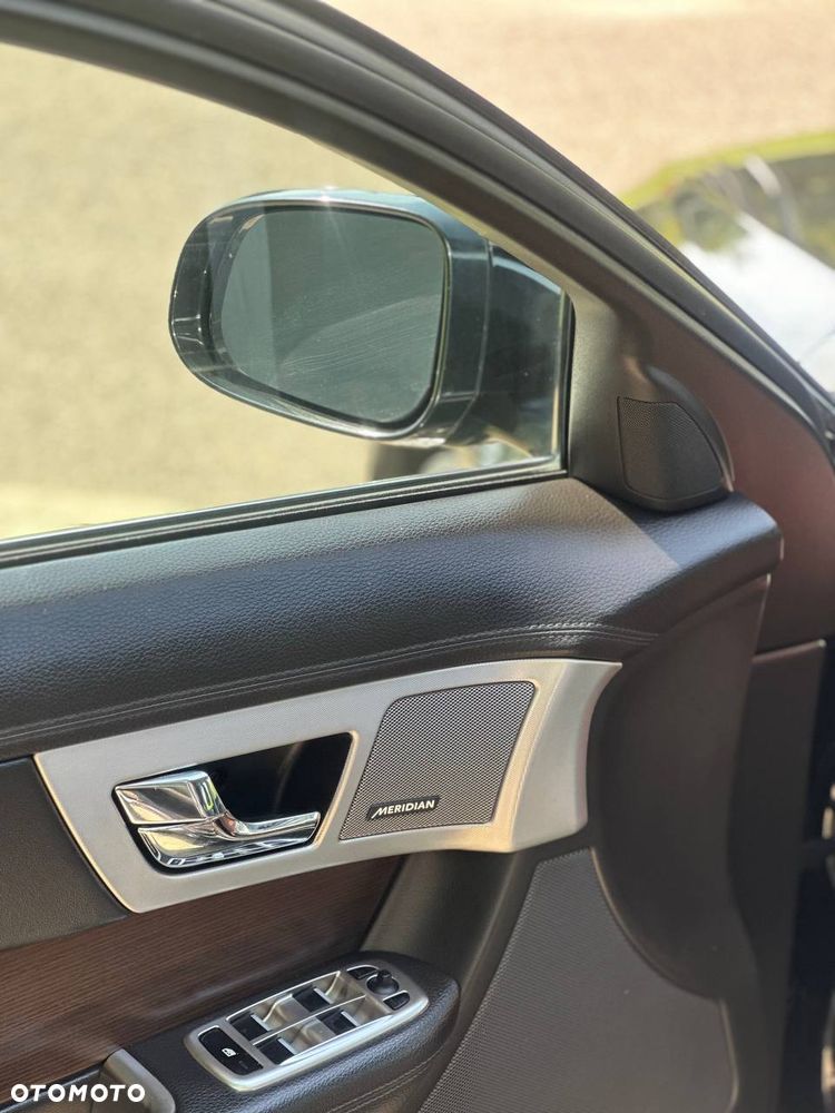 Jaguar XF 2.0 T Premium Luxury - 10
