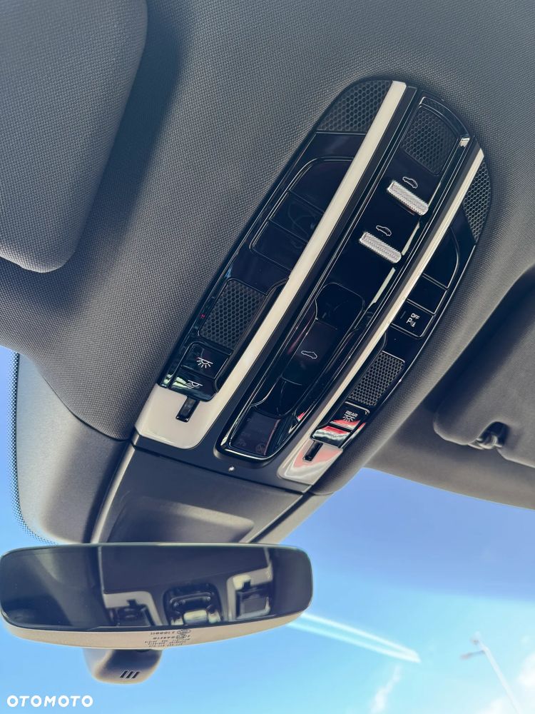 Porsche Panamera 4 E-Hybrid - 13