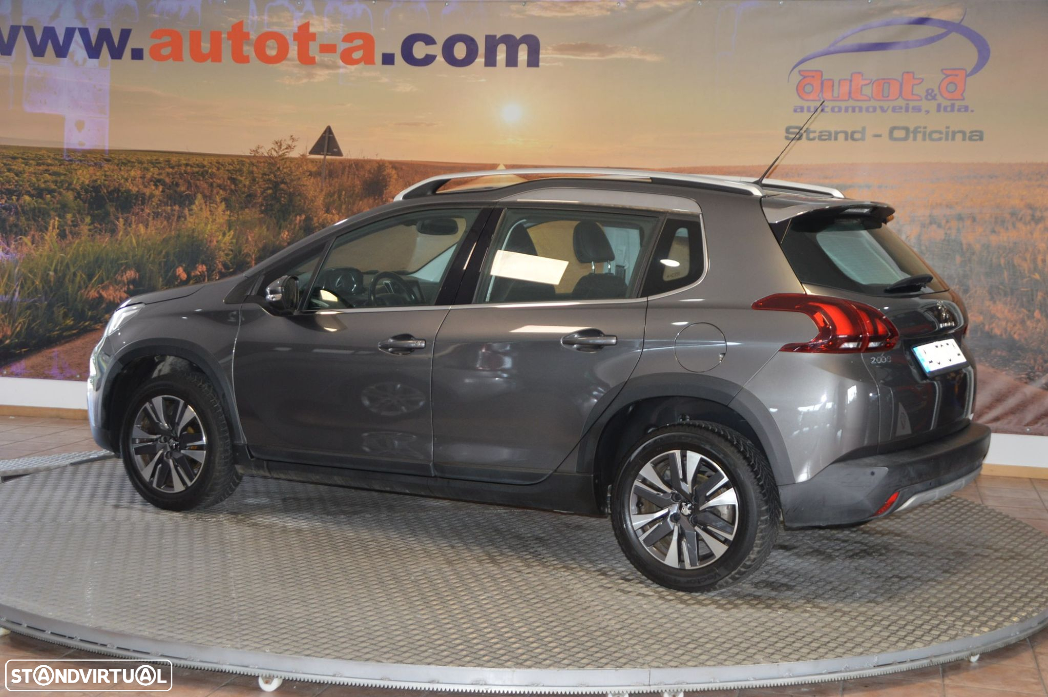 Peugeot 2008 1.2 PureTech Allure - 3