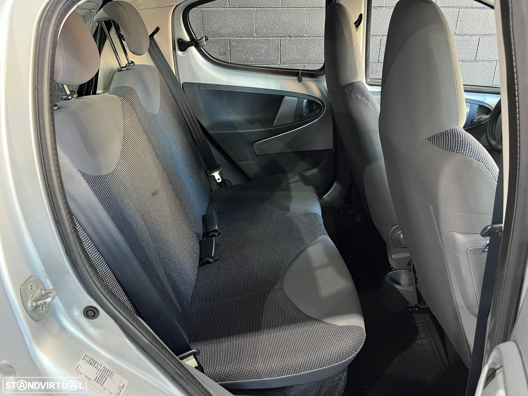 Peugeot 107 1.0 Trendy - 12