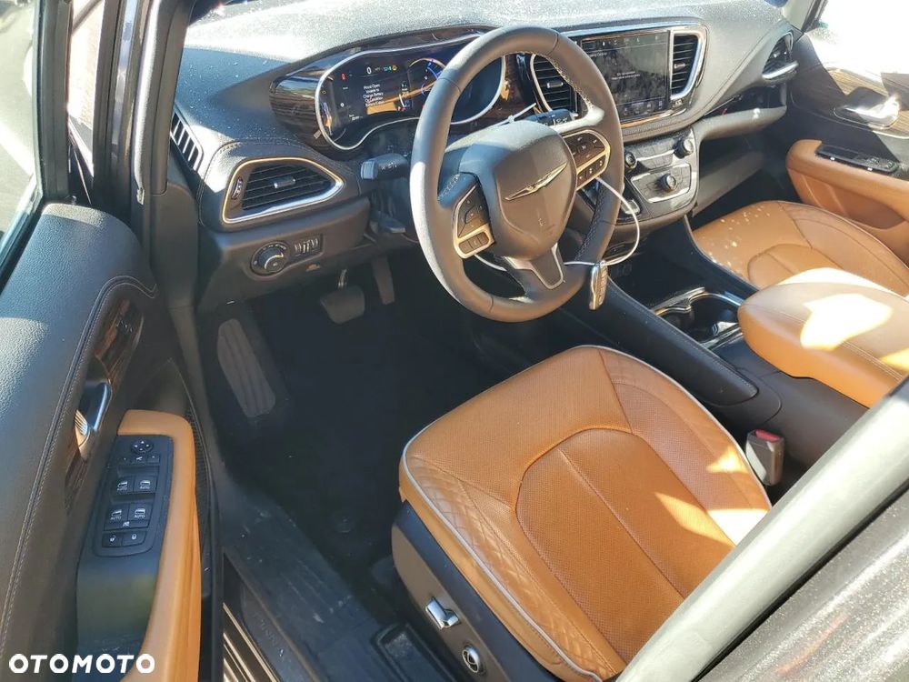 Chrysler Pacifica - 6