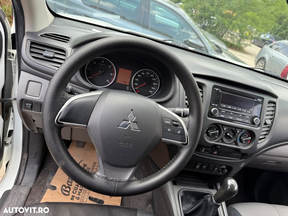 Mitsubishi L200 Double Cab M/T Intense - 17
