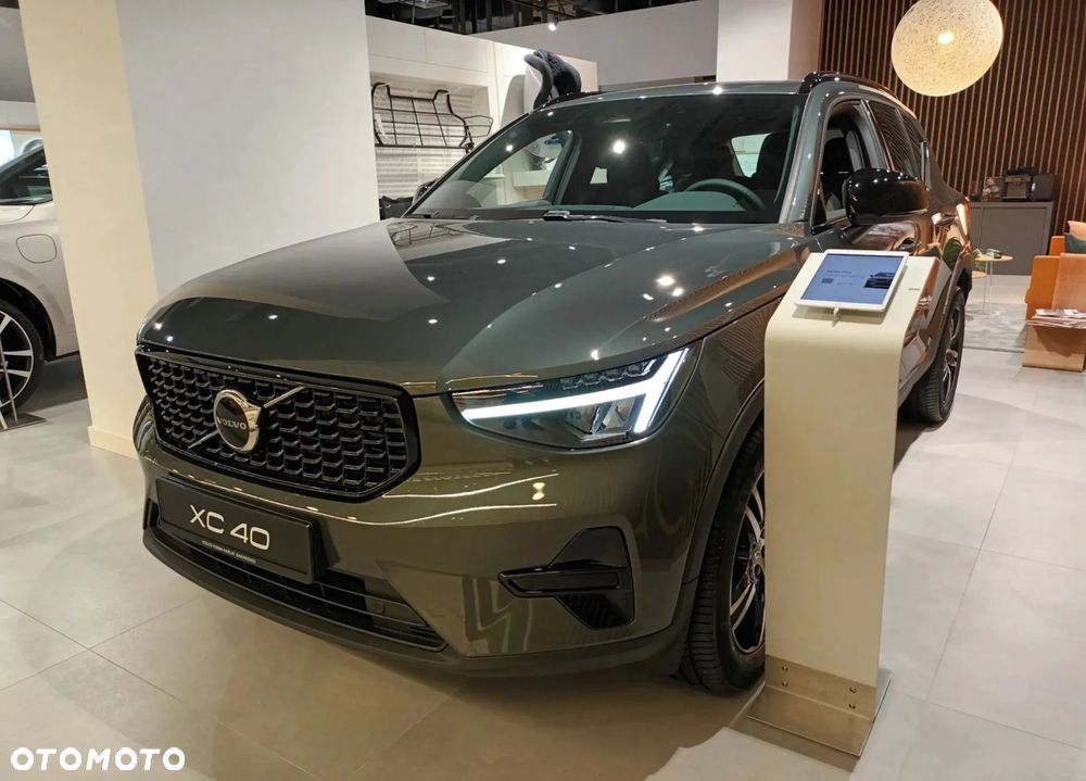 Volvo XC 40 B3 Plus Dark - 1