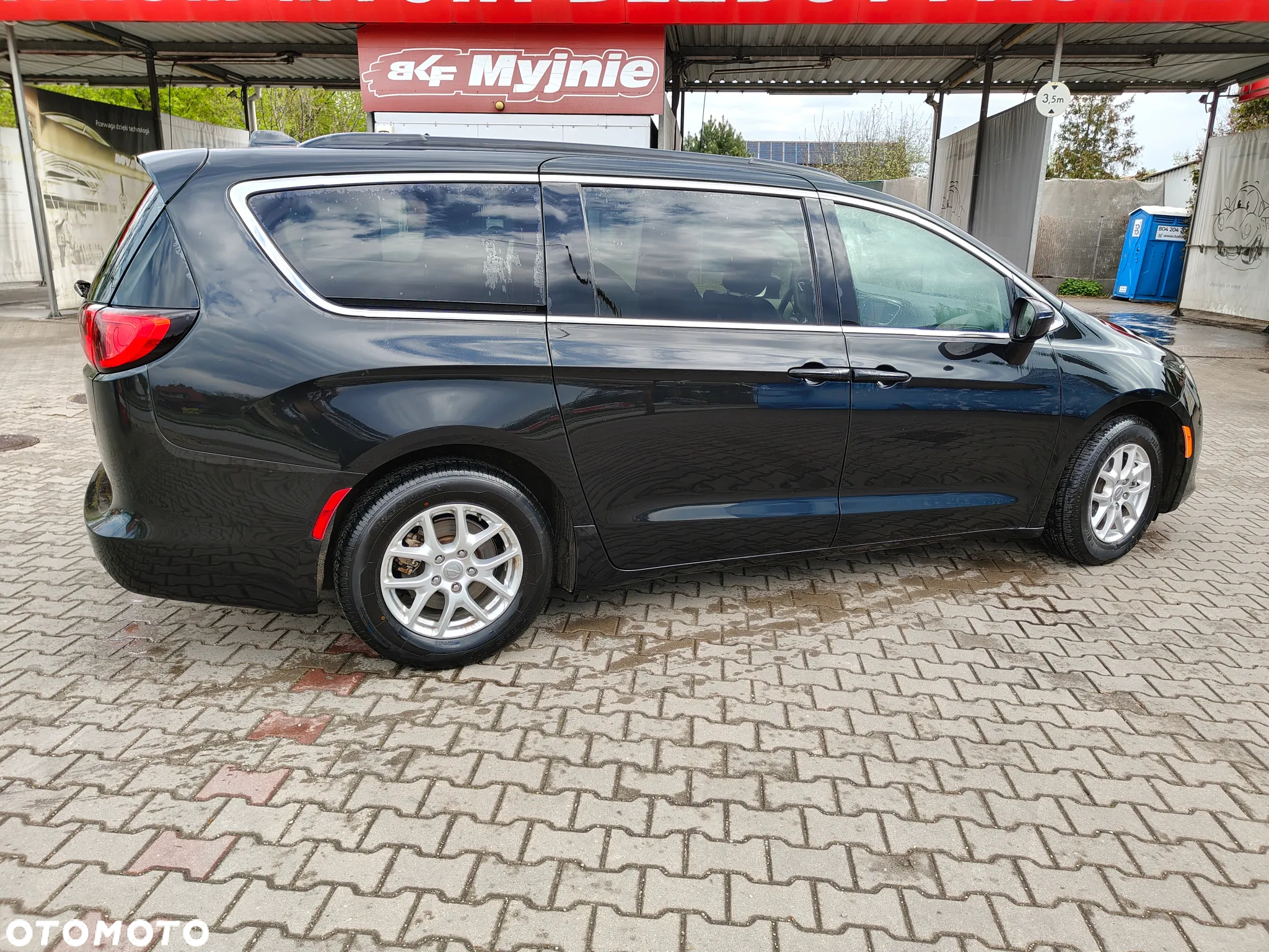 Chrysler Pacifica - 11