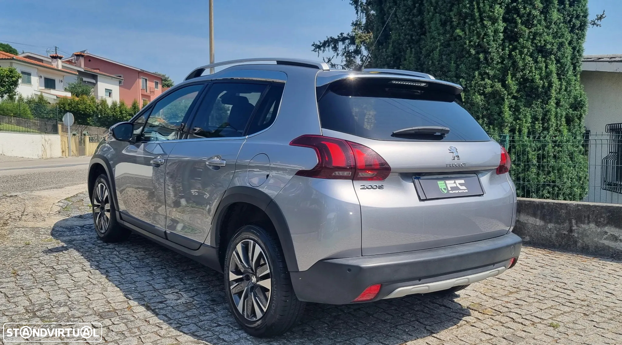 Peugeot 2008 1.2 PureTech Allure - 8