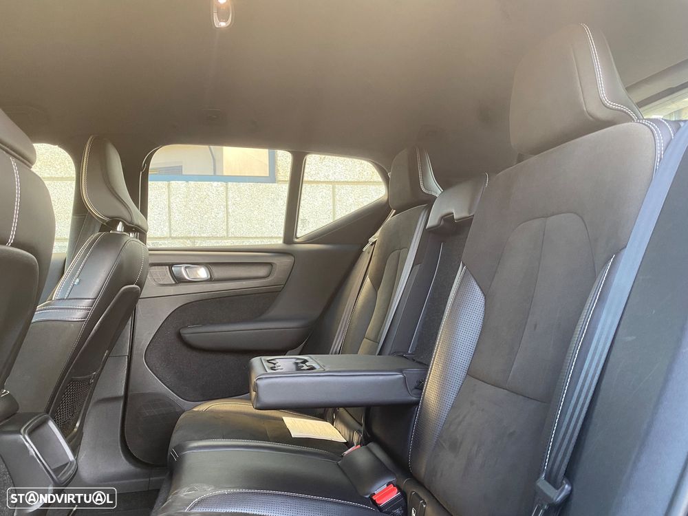 Volvo XC 40 D4 AWD Geartronic R-Design - 9