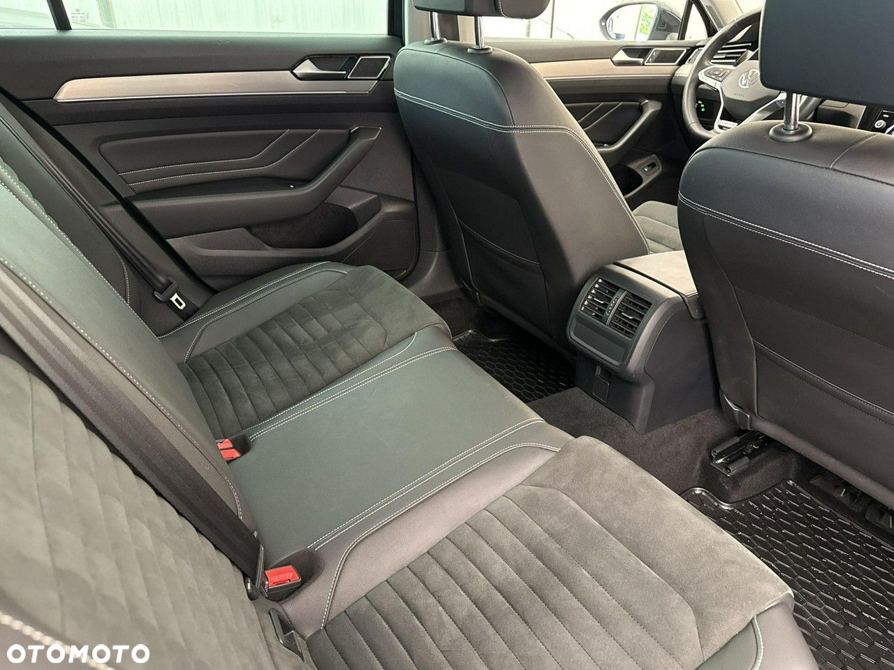 Volkswagen Passat 2.0 TDI 4Mot Elegance DSG - 23