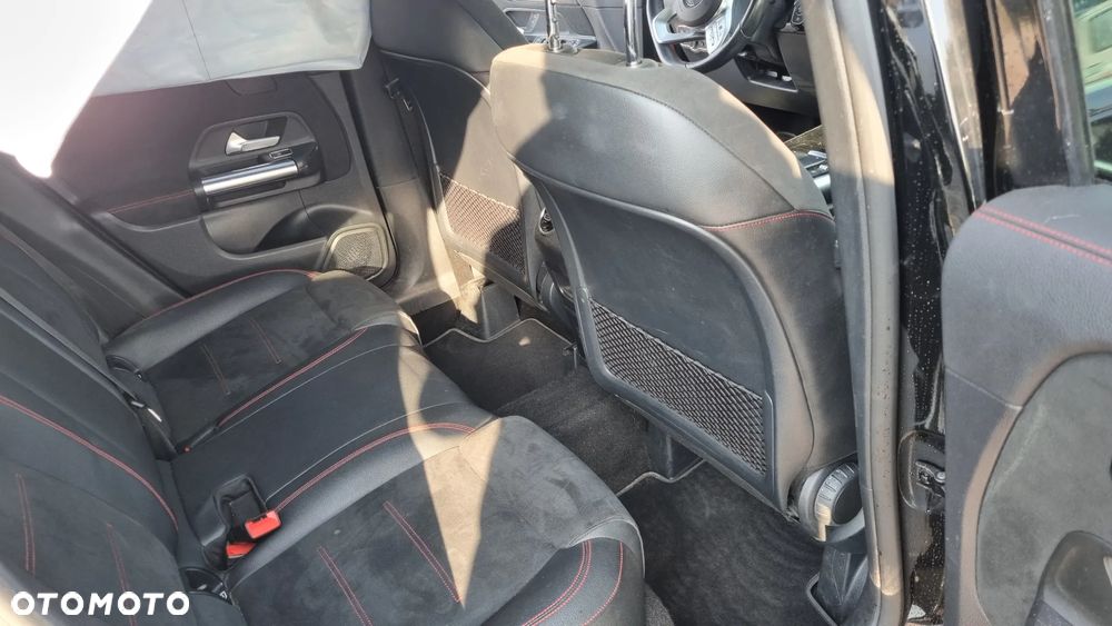 Mercedes-Benz GLA 200 d 4Matic 8G-DCT AMG Line - 33