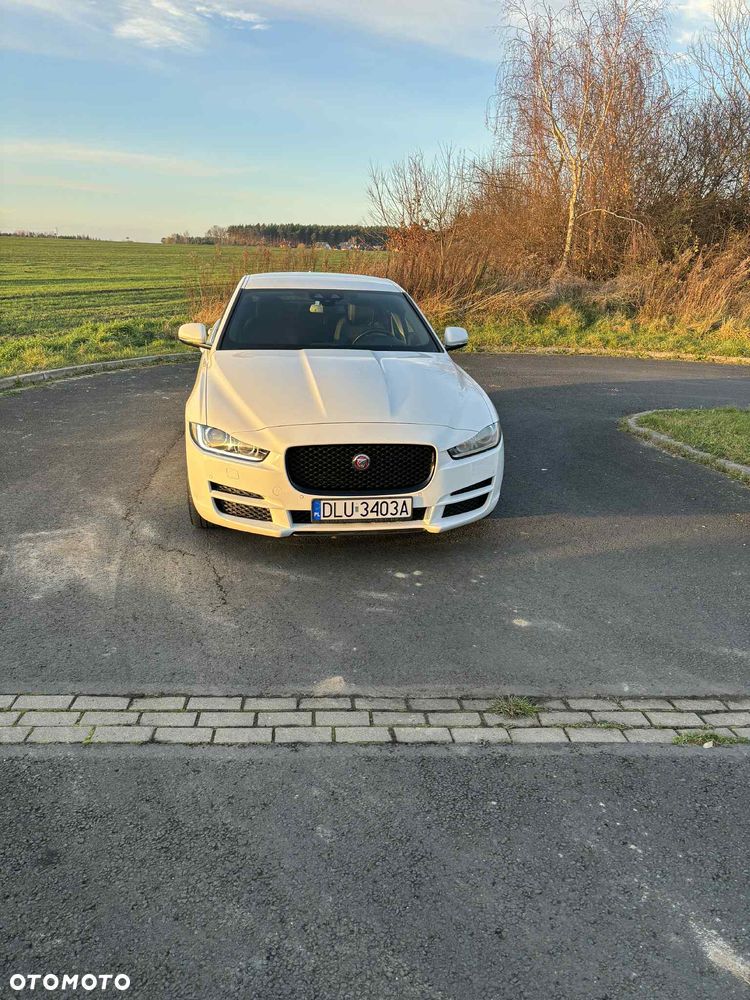 Jaguar XE 20d AWD R-Sport - 3