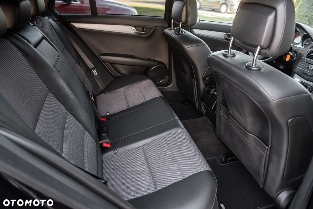 Mercedes-Benz Klasa C 180 CGI Automatik BlueEFFICIENCY - 30