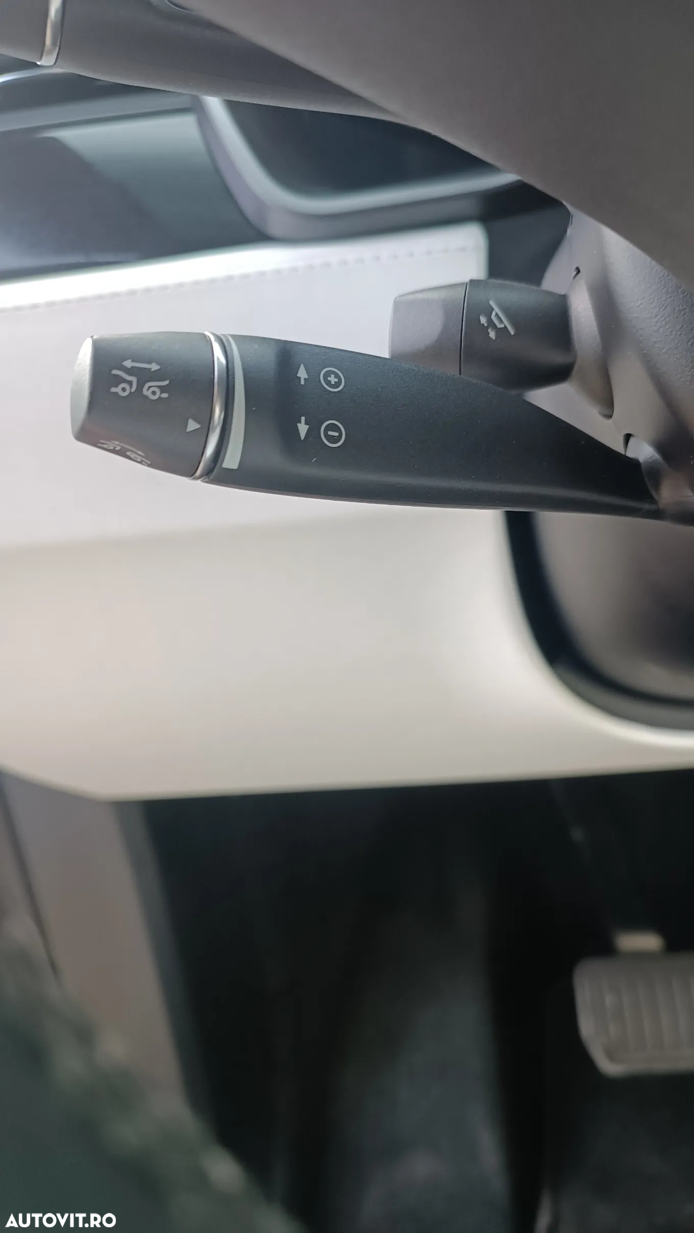 Tesla Model X - 23