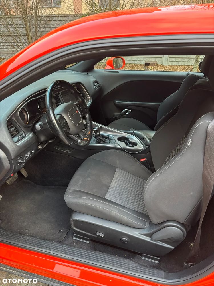 Dodge Challenger - 8