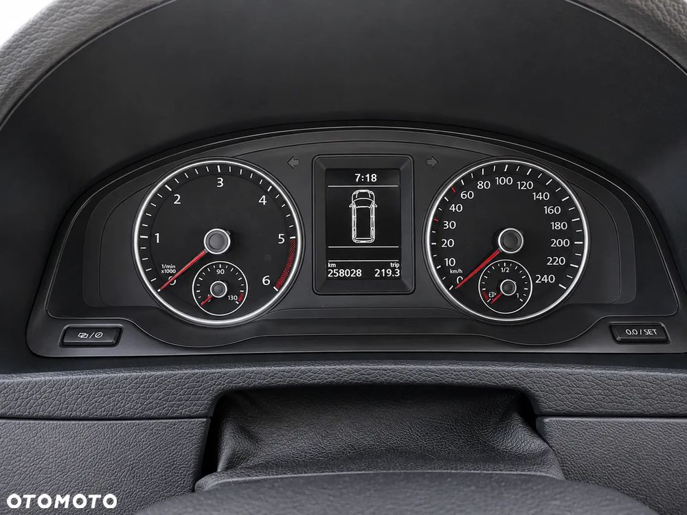 Volkswagen Multivan - 16