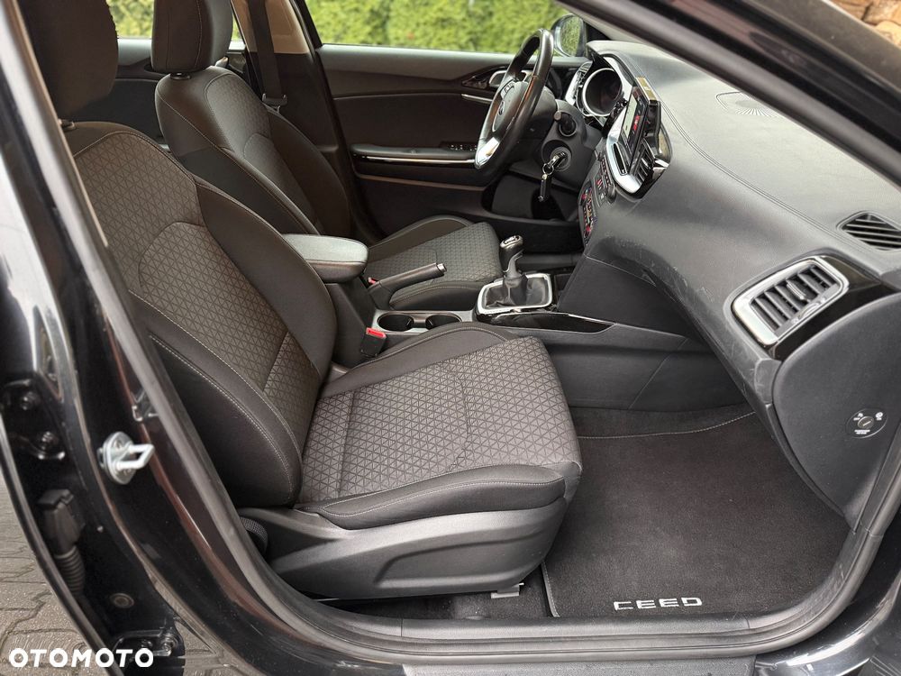 Kia Ceed 1.6 CRDi 136 ISG Spirit - 14