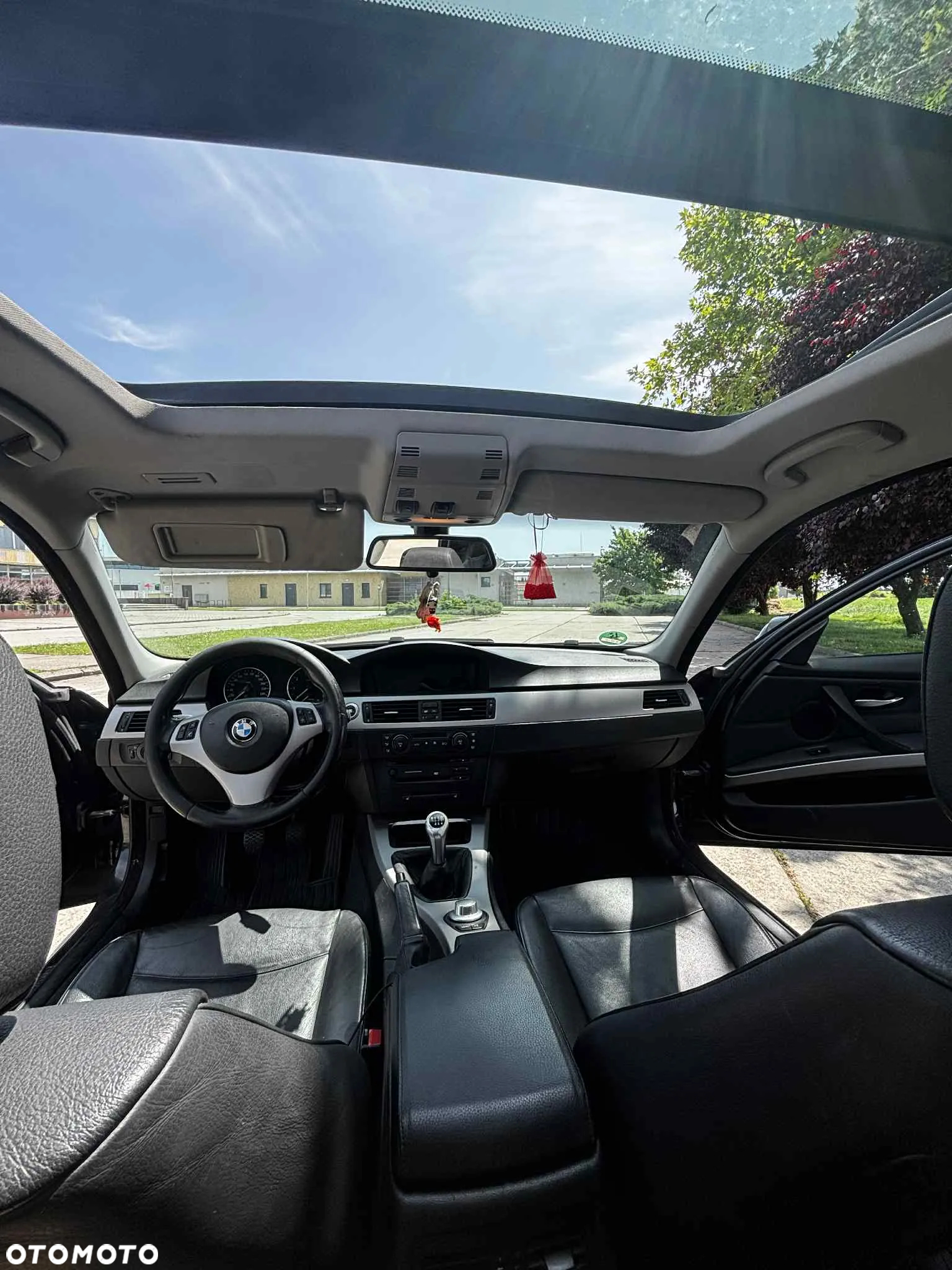 BMW Seria 3 320i Touring - 10