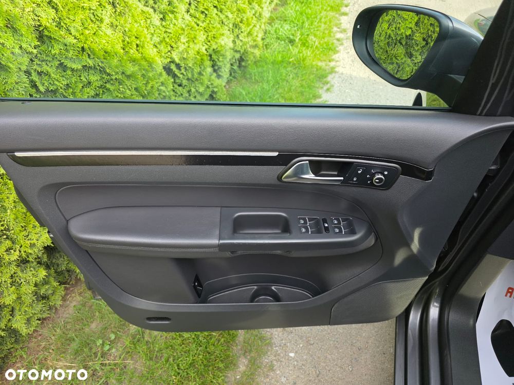 Volkswagen Touran - 16