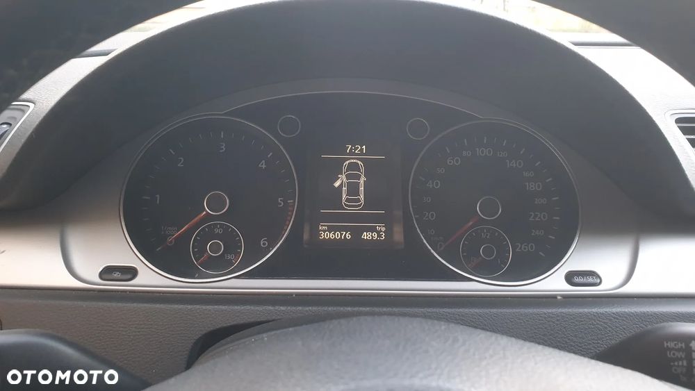 Volkswagen Passat 1.6 TDI DPF BlueMot Highline - 5