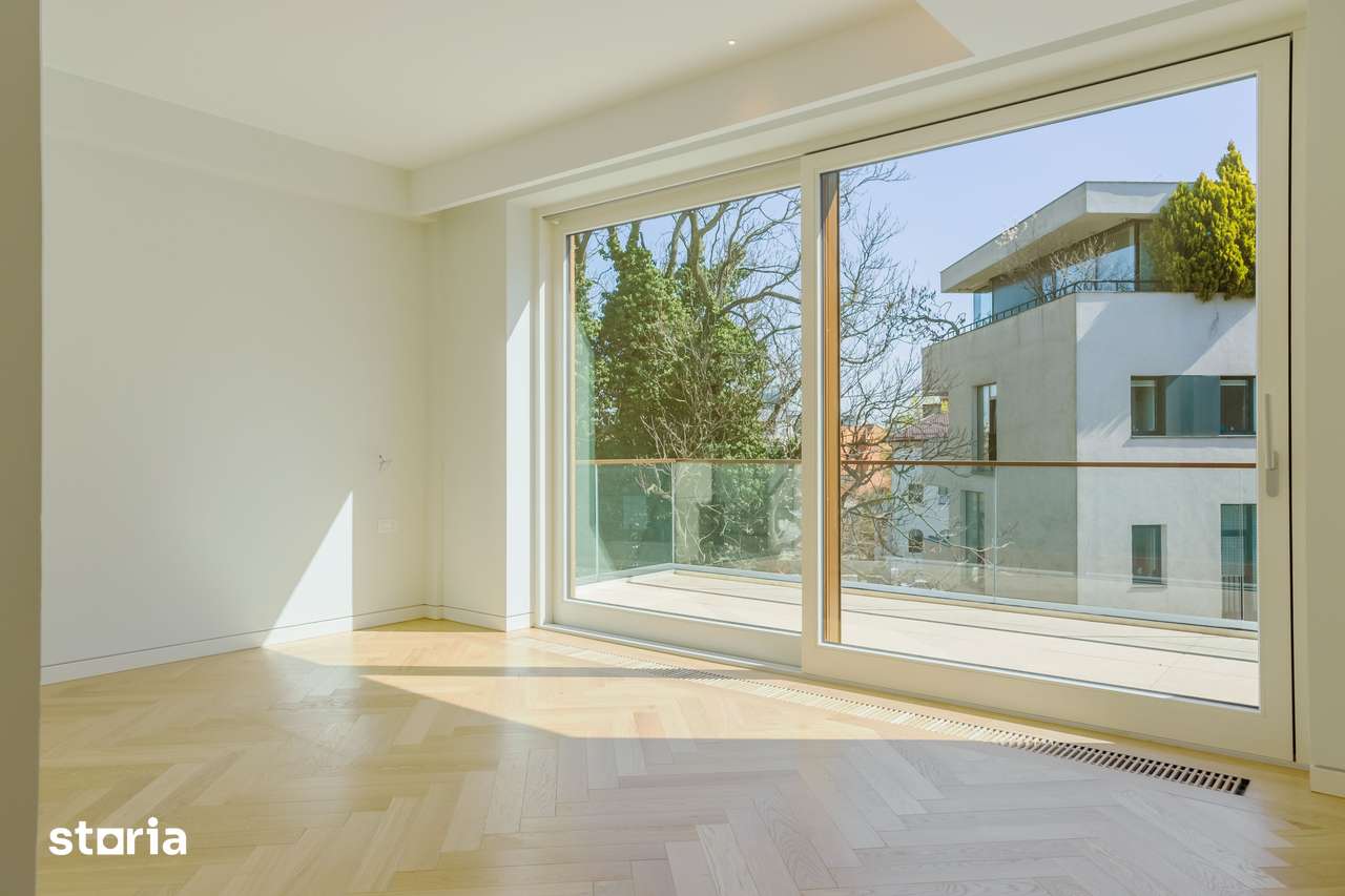 Aviatorior, apartament de 4 camere si curte proprie — fotografia 1