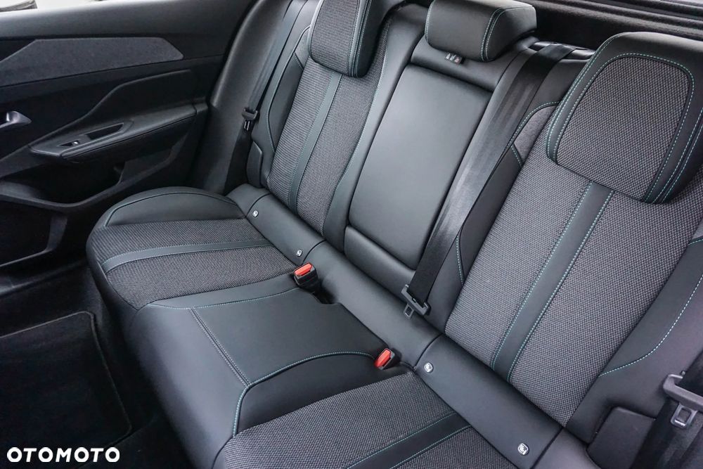 Peugeot 408 1.6 Plug-In Hybrid 225 Allure EAT8 - 28