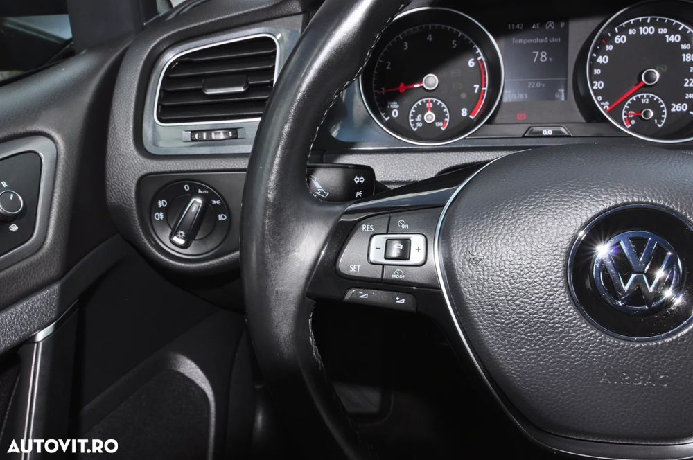 Volkswagen Golf 1.5 TSI BlueMotion ACT DSG Comfortline - 22