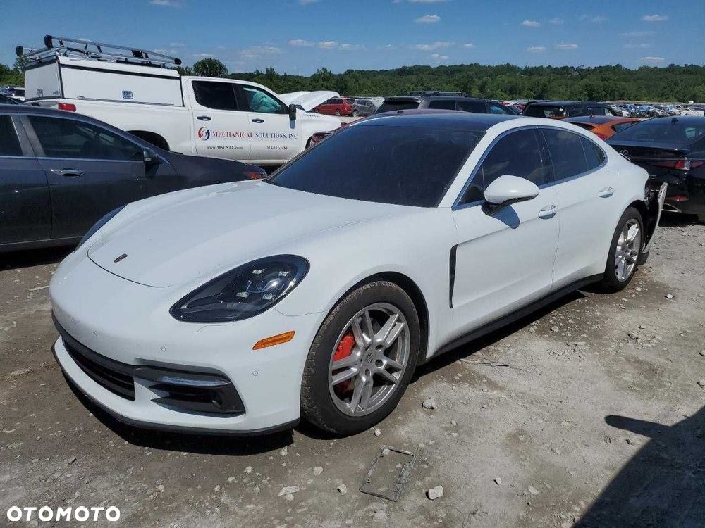 Porsche Panamera 971, z 2018 roku, model USA — części. - 1