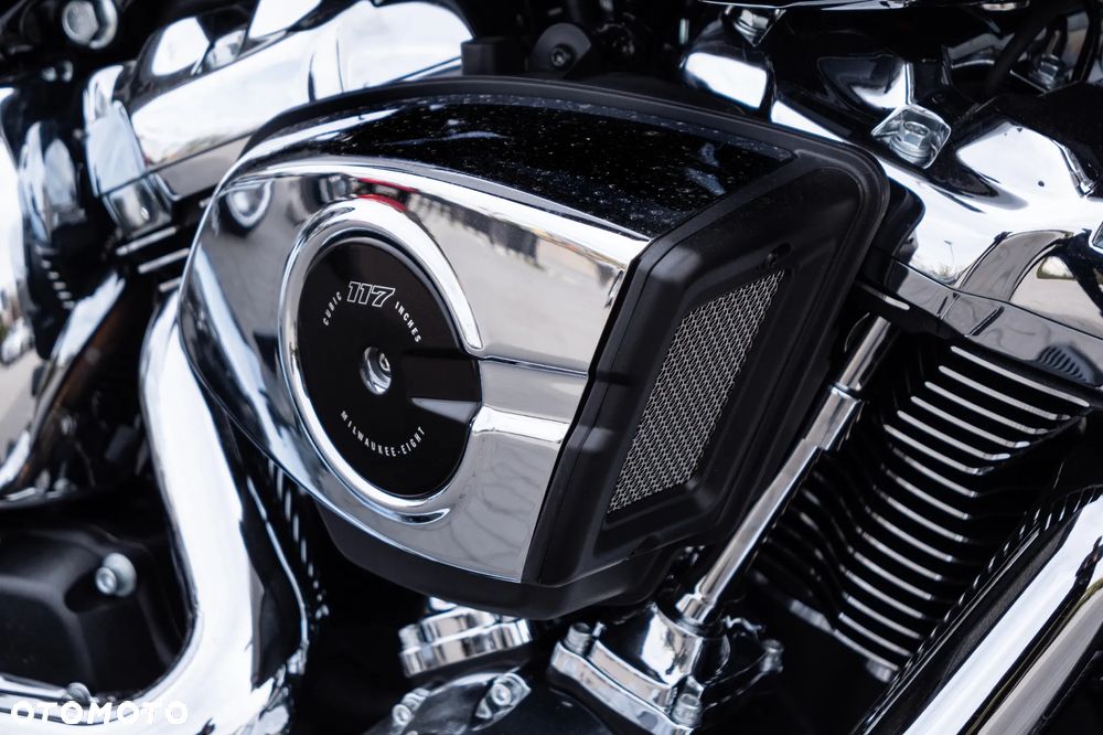 Harley-Davidson Softail Breakout - 21