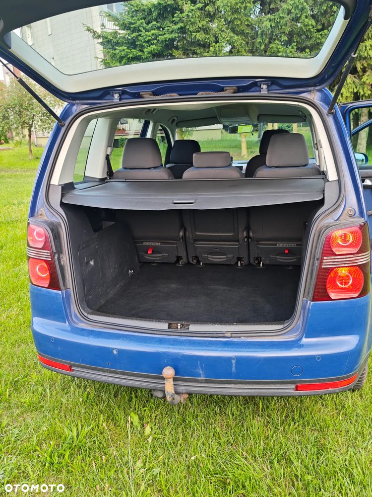 Volkswagen Touran 1.9 TDI Conceptline - 10