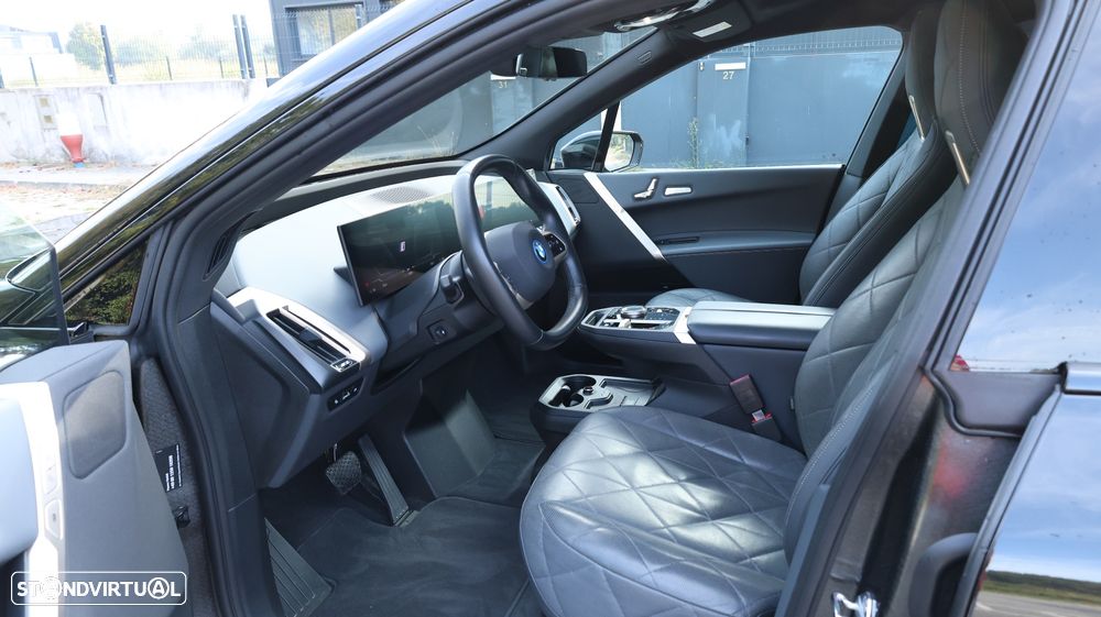 BMW iX xDrive 40 Pack Desportivo - 23