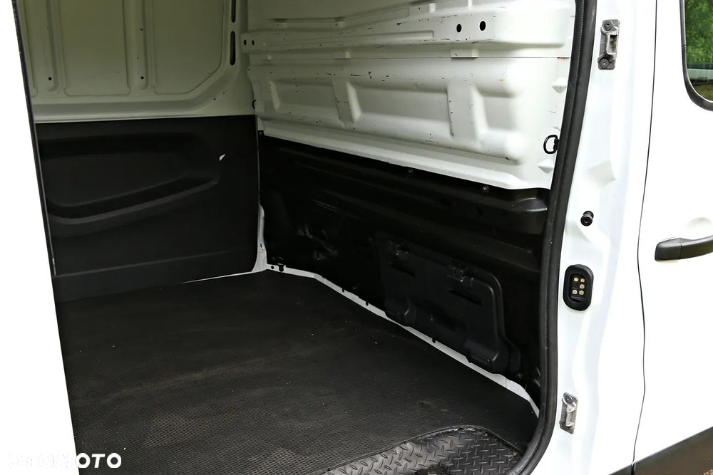 Renault Trafic - 28