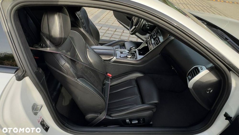 BMW Seria 8 M850i xDrive - 17