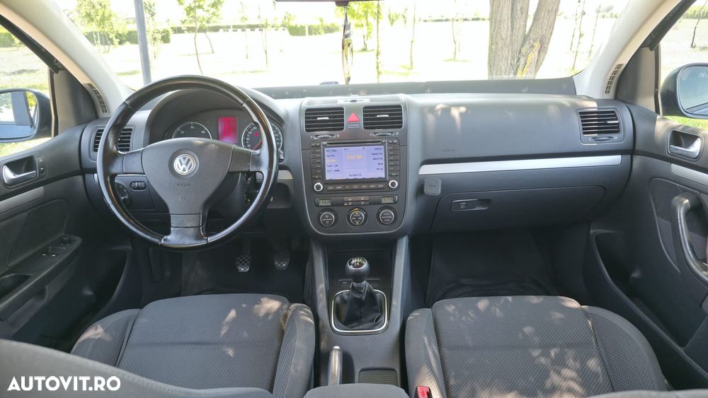 Volkswagen Golf - 6