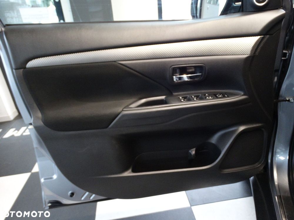 Mitsubishi Outlander - 20