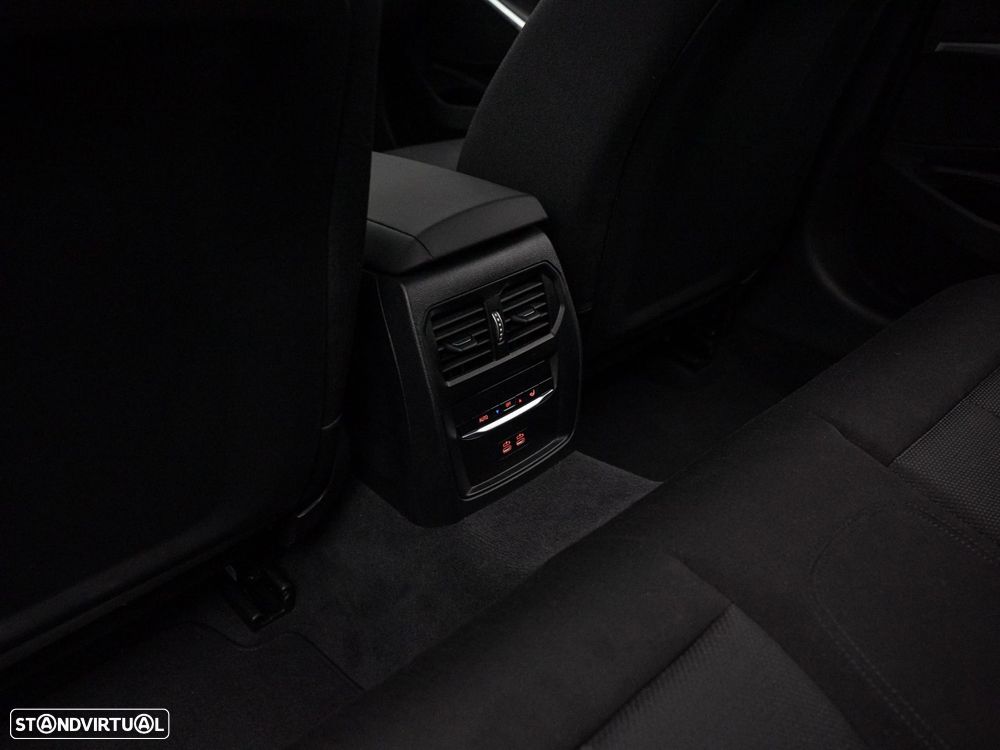 BMW 330 e Auto - 51